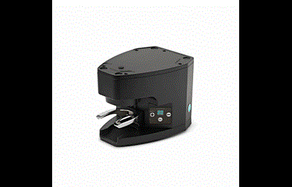 Automatische tamper onder koffiemolen