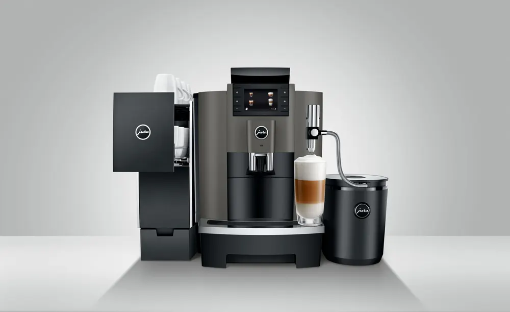 Complete Jura W8 opstelling met koppenwarmer en melkkoeler